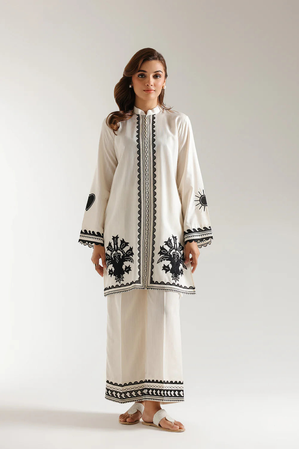 Ethnc-Embroidered Suit 2 Pc