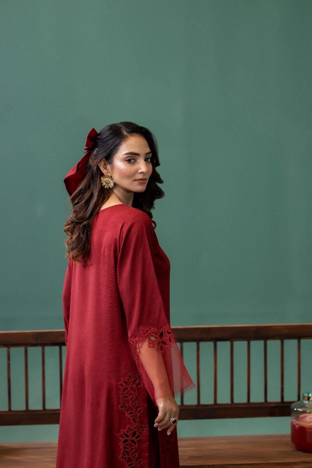 Abr E Zareen- Red Embroidered 2 Pc